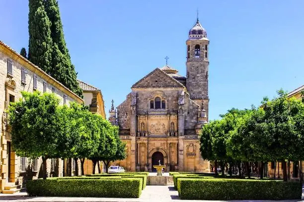 Casa De Mirasierra Bedmar y Garciez